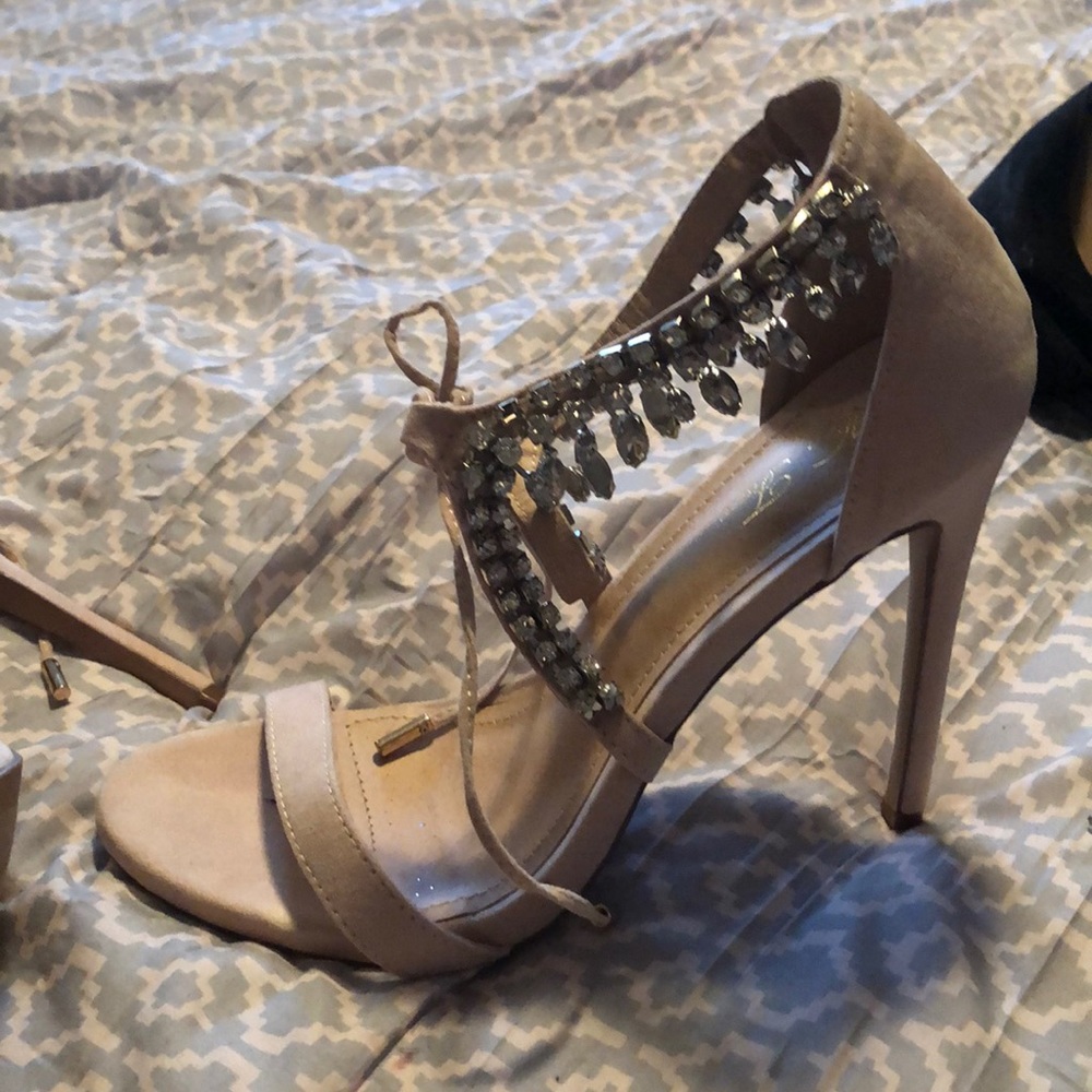 New size 10 nude rhinestone heels